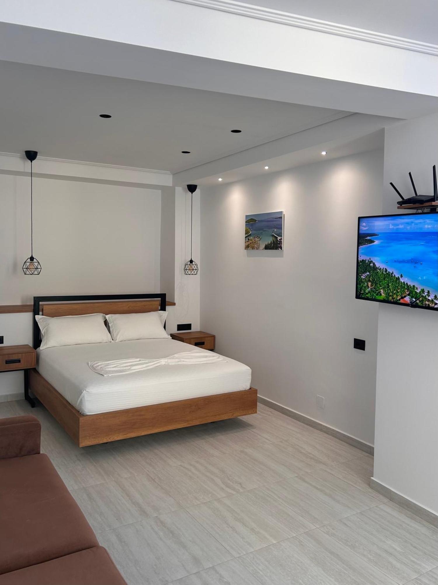 Crown Apartment