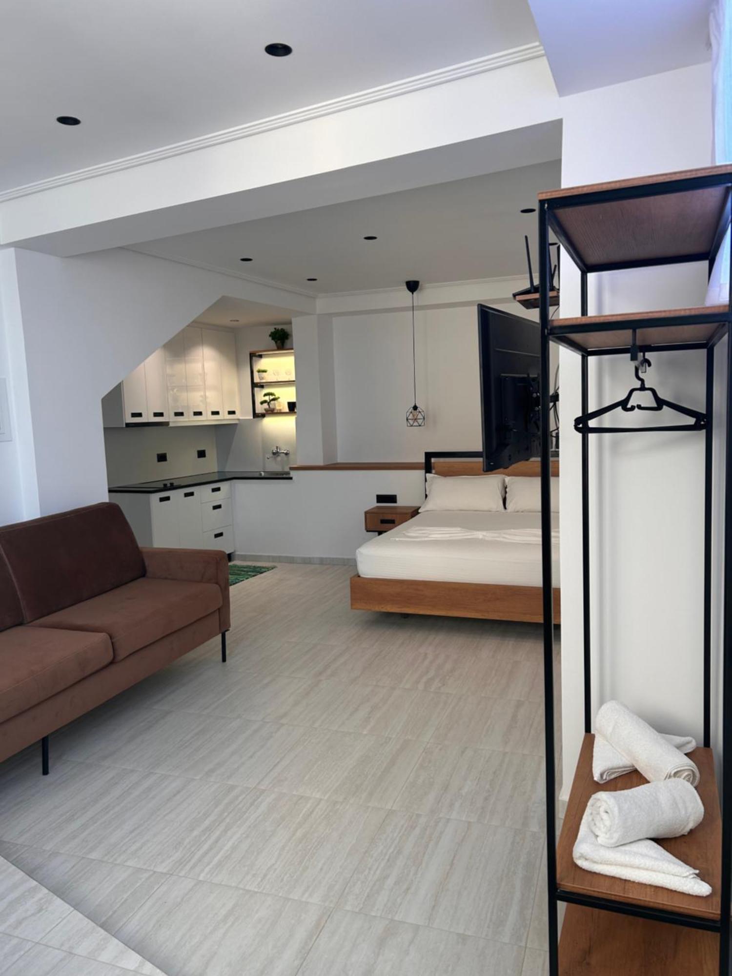 Crown Apartment