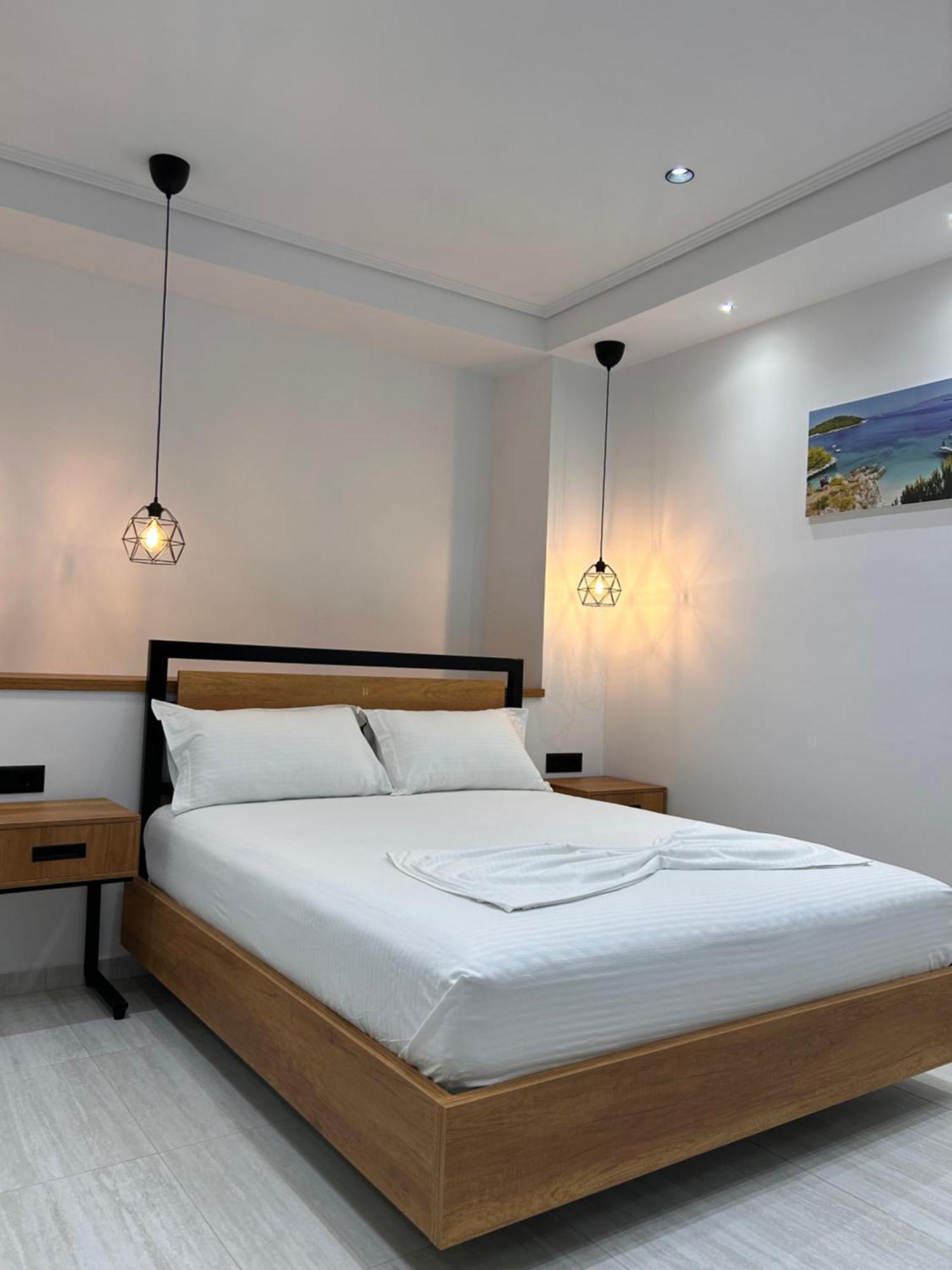 Crown Sarandë